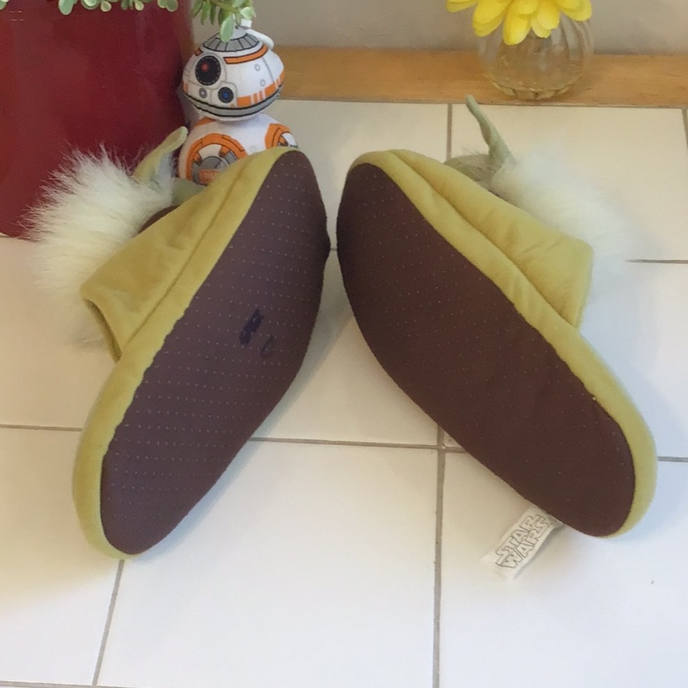 ‘Star Wars’ Yoda Slippers - Picture 6 of 7
